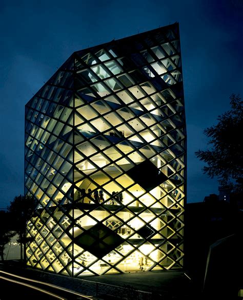 Prada’s Flagship Store Aoyama by Herzog & de .